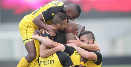 שחקני נתניה חוגגים (אחמד מוררה)