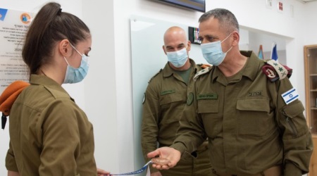 אבישג סמברג והרמטכ"ל אביב כוכבי (אינסטגרם)