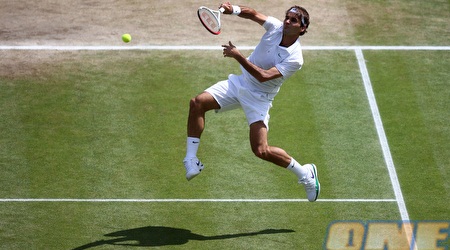 פדרר מזנק לניצחון במערכה השניה (GettyImages)