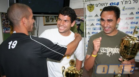 גל אלברמן נפרד בהתרגשות (גיא בן-זיו)