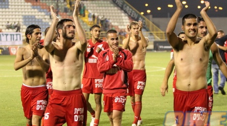 הפועל ר"ג חוגגת בסיום המשחק (קובי אליהו)