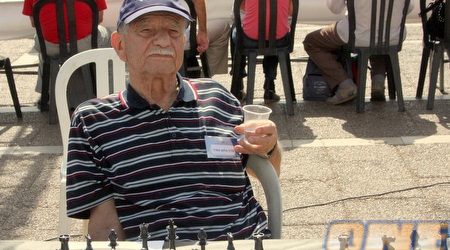 הרבה אנשים הגיעו להשתתף ביום חם במיוחד (משה חרמון)