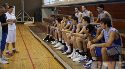 נבחרת הנוער בשיחה עם הצוות המקצועי (איגוד הכדורסל) (ONE)