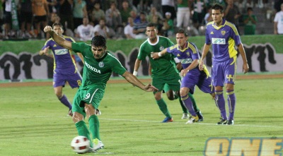 דבאלשווילי בועט את הפנדל... (עמית מצפה)