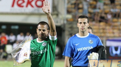 משומר עם סרט הקפטן. קיבל את ההכרה (עמית מצפה) משומר עם סרט הקפטן. קיבל את ההכרה (עמית מצפה)