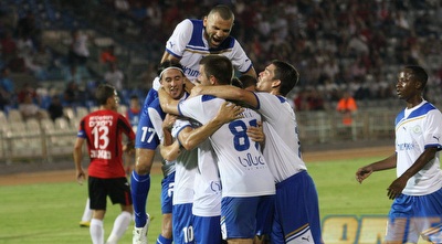 וחוגג עם החברים (עמית מצפה) וחוגג עם החברים (עמית מצפה)