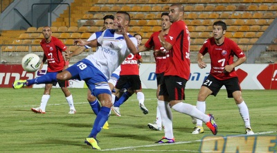 אבוחצירא. לא הצליח להשתלט על הריבאונד (עמית מצפה) אבוחצירא. לא הצליח להשתלט על הריבאונד (עמית מצפה)