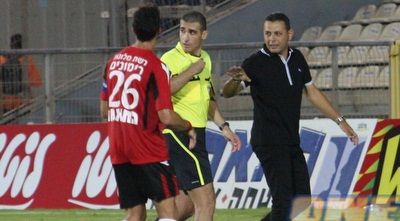 שירזי מתלונן על השיפוט (עמית מצפה) שירזי מתלונן על השיפוט (עמית מצפה)