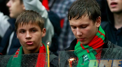 אוהדי דינמו מוסקבה מכבדים את הנספים בתאונת המטוס (GettyImages)