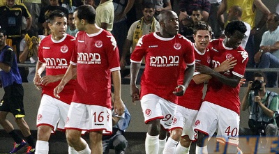 דמארי חוגג עם תמוז ושאר החברים (יוסי ציפקיס) דמארי חוגג עם תמוז ושאר החברים (יוסי ציפקיס)