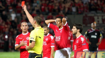 השופט שולף אדום לידין (משה חרמון) השופט שולף אדום לידין (משה חרמון)