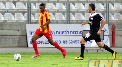 רוג´רס קולה בורח מאיתן טיבי (יניב גונן) רוג´רס קולה בורח מאיתן טיבי (יניב גונן)