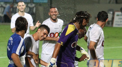 סבע רץ לחגוג עם החברים בסיום (עמית מצפה)