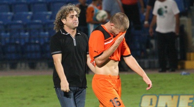 עטר מנחם את איביסקיצ´יוס.  (עמית מצפה)