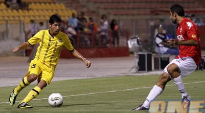 דור מיכה מנסה לפרוץ את ההגנה האדומה (יוסי ציפקיס) דור מיכה מנסה לפרוץ את ההגנה האדומה (יוסי ציפקיס)