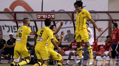 שחקני מכבי חוגגים עם זיו (יוסי ציפקיס) שחקני מכבי חוגגים עם זיו (יוסי ציפקיס)