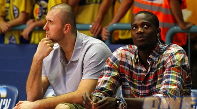 מילאן מצ´באן ושון ג´יימס ביציע. אחרי סדרת העבירות של סופו, הצהובים לא היו מתנגדים לראות אותם על הספסל (יוסי ציפקיס)