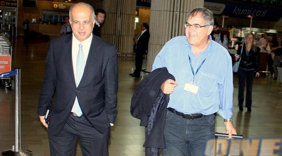 אבי לוזון וטובי מלאך בנמל התעופה בן גוריון (משה חרמון) אבי לוזון וטובי מלאך בנמל התעופה בן גוריון (משה חרמון)