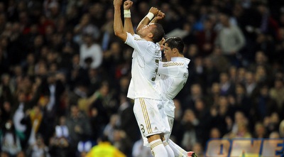 כריסטיאנו רונאלדו חוגג עם פפה (רויטרס) כריסטיאנו רונאלדו חוגג עם פפה (רויטרס)