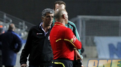 איציק לוזון משוחח עם שלומי בניטה (יוסי ציפקיס)