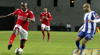 טוטו תמוז מלהטט מול טל מעבי (יוסי ציפקיס)