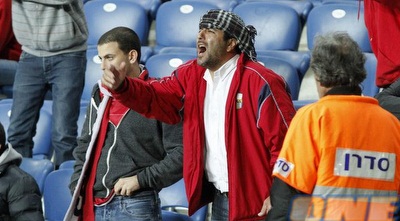 אוהדי הפועל ת&qout;א לא רגועים (יוסי ציפקיס)