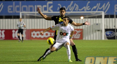 מתן בראשי שומר על מוחמד כליבאת (שי לוי) מתן בראשי שומר על מוחמד כליבאת (שי לוי)