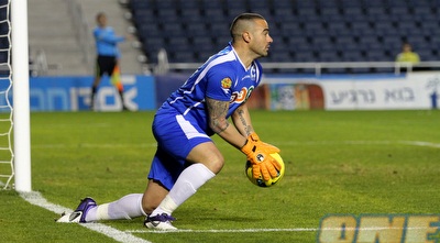 אמיר אדרי. אין לו יותר מדי עבודה, אבל כדור אחד הוא הוציא מהרשת (שי לוי) אמיר אדרי. אין לו יותר מדי עבודה, אבל כדור אחד הוא הוציא מהרשת (שי לוי)