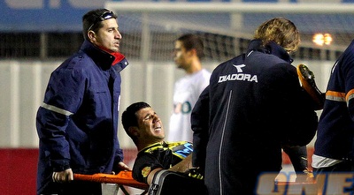 פאסוס מפונה לאחר הפציעה (שי לוי) פאסוס מפונה לאחר הפציעה (שי לוי)