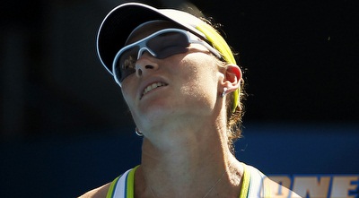 סטוסור לא מאמינה שהיא בחוץ (רויטרס) סטוסור לא מאמינה שהיא בחוץ (רויטרס)