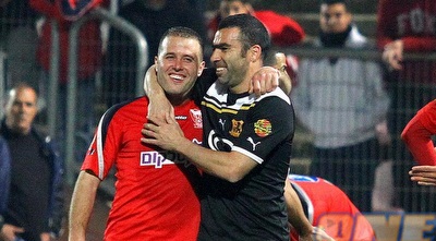 פיני בלילי וחאלד חלאילה מחובקים (שי לוי)