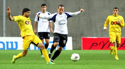 גיא צרפתי עובר את חן עזרא (שי לוי) גיא צרפתי עובר את חן עזרא (שי לוי)