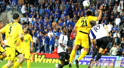 פביאן סטולר נוגח, סרגיי אלכסייב נוגע בידו? (שי לוי) פביאן סטולר נוגח, סרגיי אלכסייב נוגע בידו? (שי לוי)