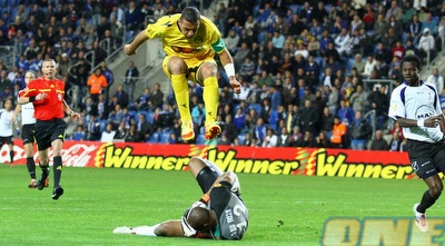 אחמד סבע קופץ מעל אוסטין אג´ידה (שי לוי) אחמד סבע קופץ מעל אוסטין אג´ידה (שי לוי)