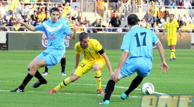 מושיקו לוגסי מול יובל שבתאי ושגיב כהן (משה חרמון) מושיקו לוגסי מול יובל שבתאי ושגיב כהן (משה חרמון)