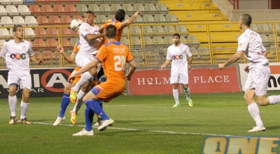 אחמד סבע מנסה לנגוח (חגי ניזרי) אחמד סבע מנסה לנגוח (חגי ניזרי)