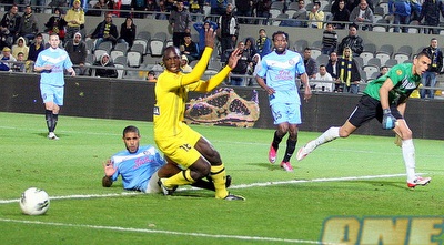 אלירן דנין מונע מקונאטה שער ודאי (משה חרמון) אלירן דנין מונע מקונאטה שער ודאי (משה חרמון)