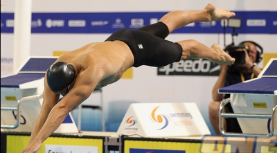 איאן ת´ורפ מזנק למיים (GettyImages)