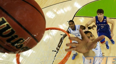 זווית מעניינת לריבאונד נוסף של דייויס (GettyImages)