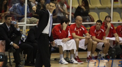 ליובין מסמן למטה אבל עולה למעלה: &qout;מחסידיו של אדלשטיין&qout; (עמית מצפה) ליובין מסמן למטה אבל עולה למעלה: &qout;מחסידיו של אדלשטיין&qout; (עמית מצפה)