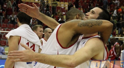 שמחת המנצחים של הקבוצה מליגת העל (עמית מצפה) שמחת המנצחים של הקבוצה מליגת העל (עמית מצפה)