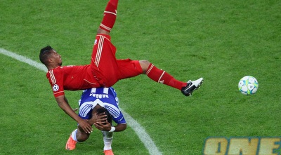 ג´רום בואטנג מחליק מעל דידייה דרוגבה (GettyImages)