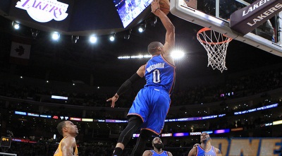 ווסטברוק קרוב לתקרת האולם. מול הלייקרס זה עבד (רויטרס) ווסטברוק קרוב לתקרת האולם. מול הלייקרס זה עבד (רויטרס)