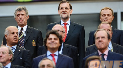 לוזון עם משפחת המלוכה הספרדית. עוד אחד שדואג לכיסא שלו (GettyImages) לוזון עם משפחת המלוכה הספרדית. עוד אחד שדואג לכיסא שלו (GettyImages)