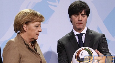 יואכים לב ואנגלה מרקל. לא מתערבים בעניינים שלא שלהם (GettyImages) יואכים לב ואנגלה מרקל. לא מתערבים בעניינים שלא שלהם (GettyImages)