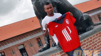 קאלו עם חולצת ליל. רכש לא מספק (האתר הרשמי) קאלו עם חולצת ליל. רכש לא מספק (האתר הרשמי)