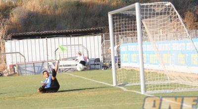 אריאל הרוש סופג את השער (גיא בן זיו) אריאל הרוש סופג את השער (גיא בן זיו)