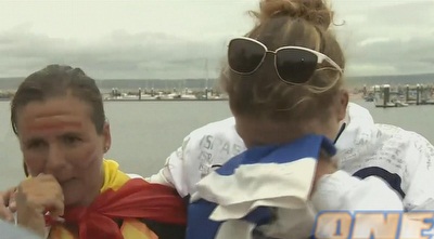 קורזיץ בוכה בזרועות אלבאו (ONE)