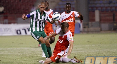 מרקוביץ´ עוצר את יניב קטן (יוסי ציפקיס) מרקוביץ´ עוצר את יניב קטן (יוסי ציפקיס)