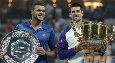 ג´וקוביץ´ וטסונגה עם הגביעים (GettyImages)